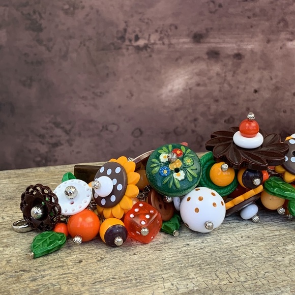 Vintage Artisan OOAK 90s Fall Flower Floral Gardening Button Bead Charm Bracelet - Picture 6 of 9
